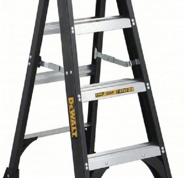 Dewalt Dxl3010 04 Fiberglass Stepladder, 4 Feet, Black